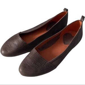 Latigo Chocolate Brown Leather Aztec Print Slip-On Flats Loafers Women’s 6.5M
